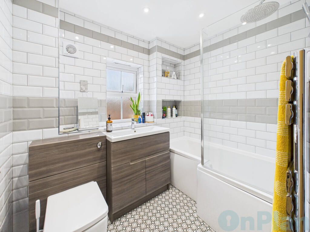 CAM04024G0-PR0029-STILL005