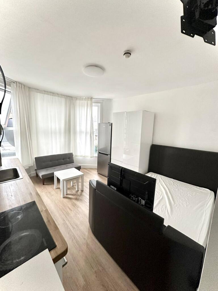 A Spacious First Floor Self Contained Studio Flat