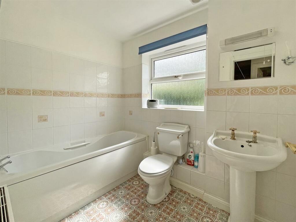 Aberdeen Avenue 67 - Bath.jpg