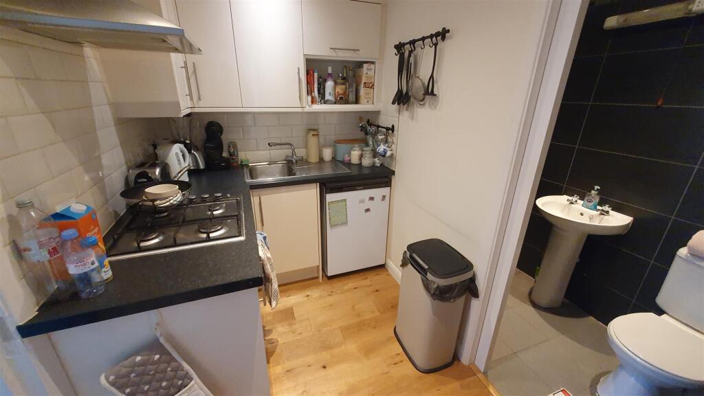 9. Studio kitchen wetroom v2.jpg