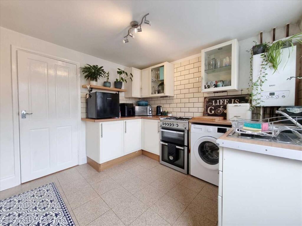 Kitchen: