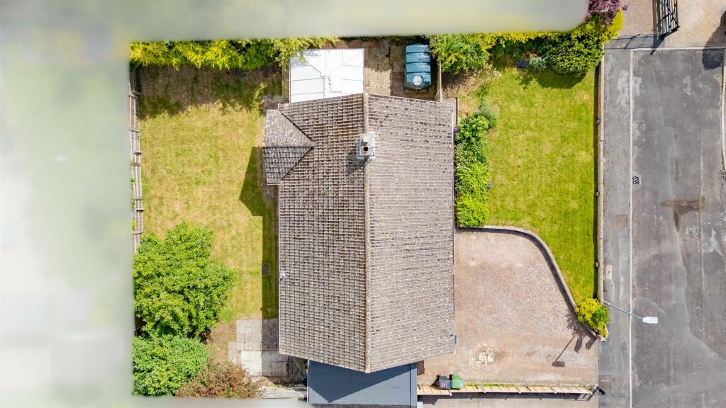 9 Chertsy Close-4.jpg