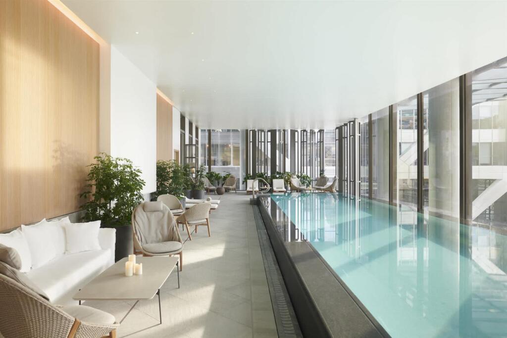 Pan_Pacific_London_Pool_1_Jack_Hardy_2021_lres.jpg