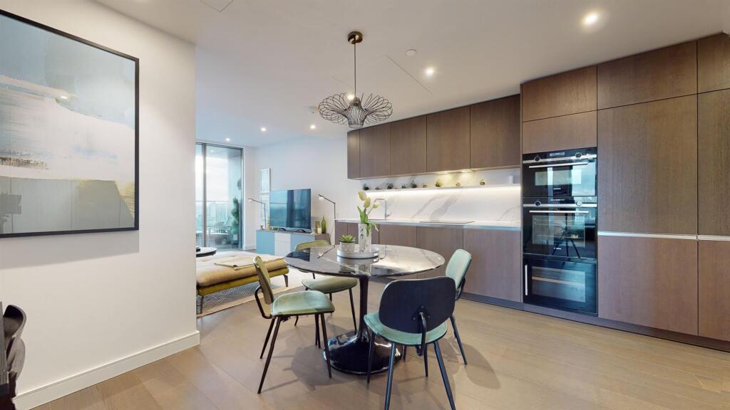 Dining Room for delicious Dinner 10 Park Drive - F
