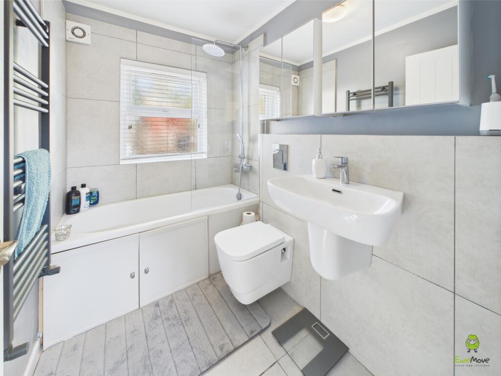 CAM03779G0-PR0227-STILL001