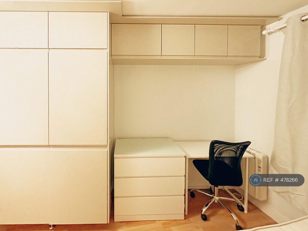 Bedroom 4 Wardrobe