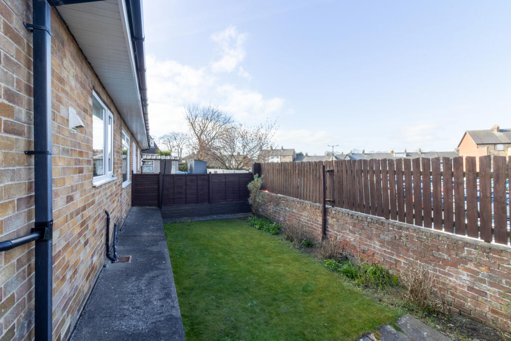 17 Paddock Close (2 of 19)