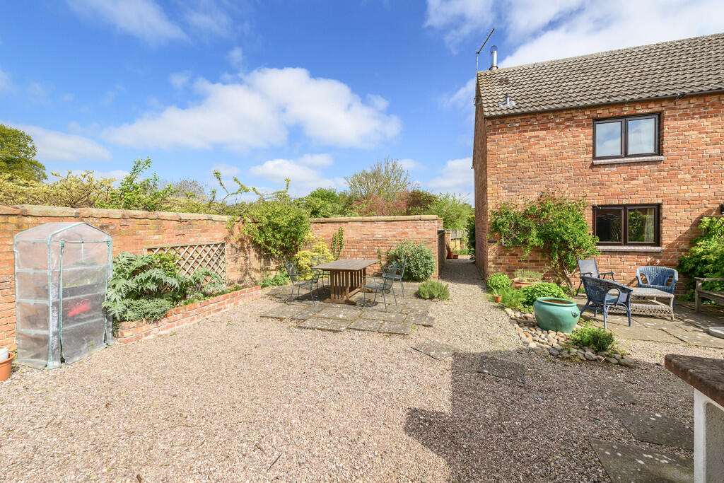 Courtyard Garden ...