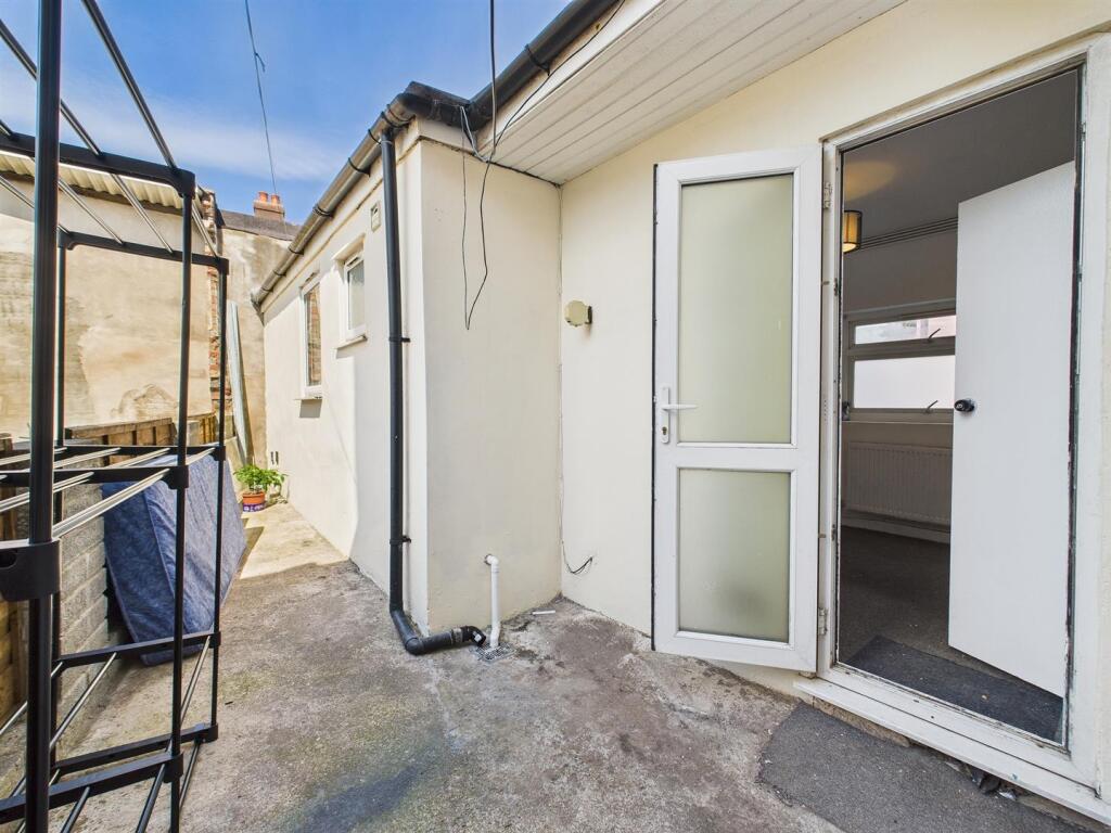 7 - one bed flat easton.jpg