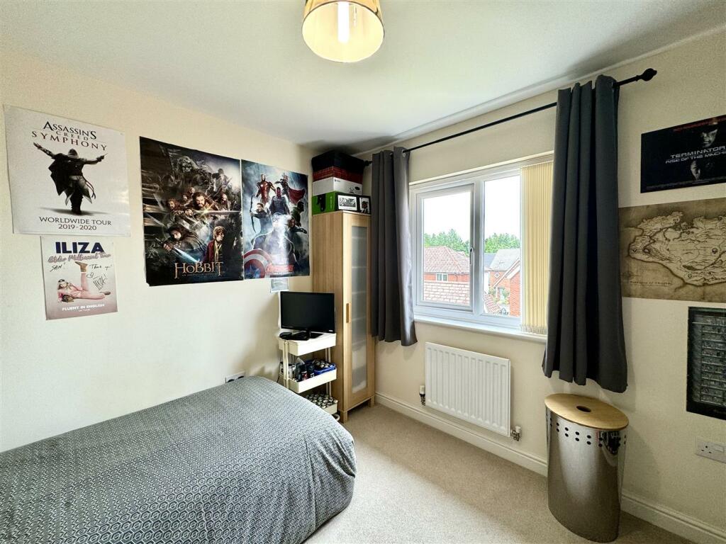 BEDROOM 2