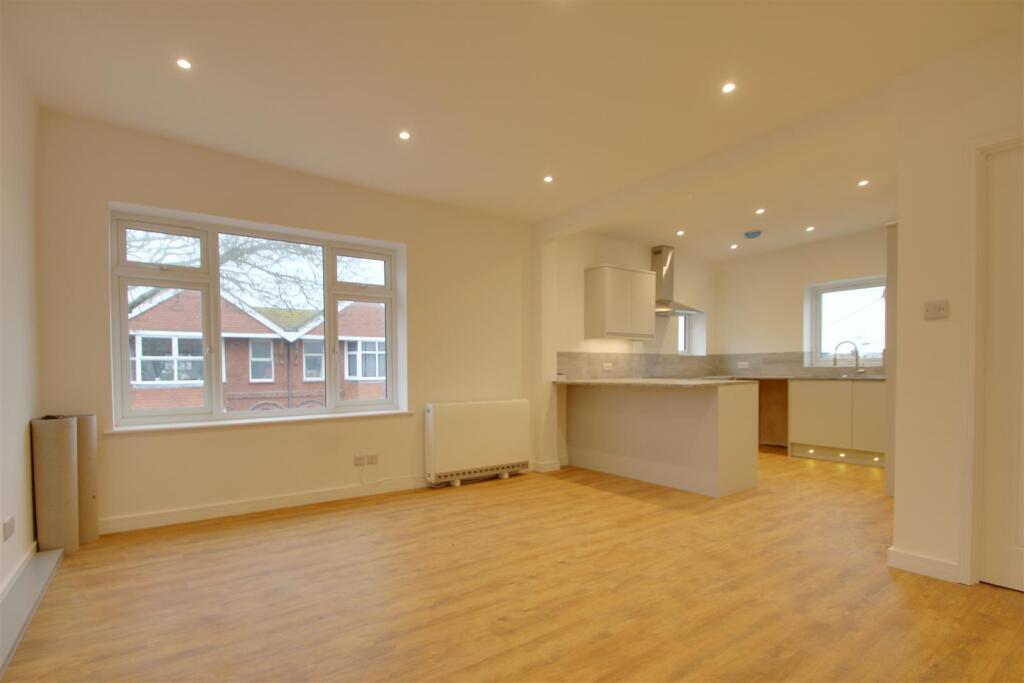 Open Plan Lounge Kitchen