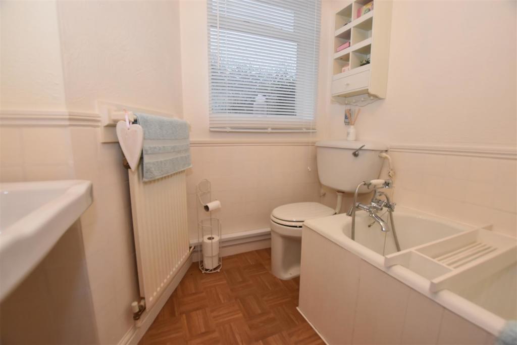 Bathroom.JPG