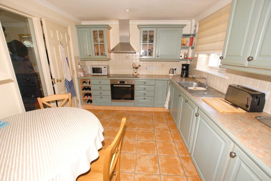 Kitchen/dining rm