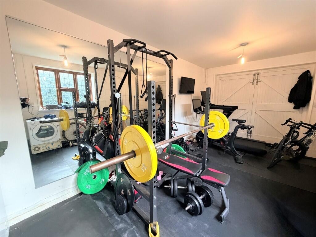 GARAGE - GYM