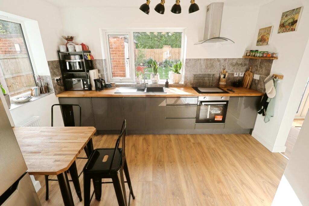 KITCHEN/BREAKFAST ROOM