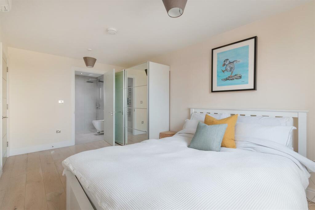 Oyster Wharf 151 Ph12.jpg