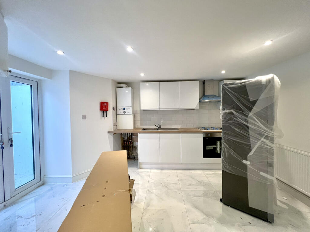 Newly Refurbished 1 bedroom Flat Available to ren
