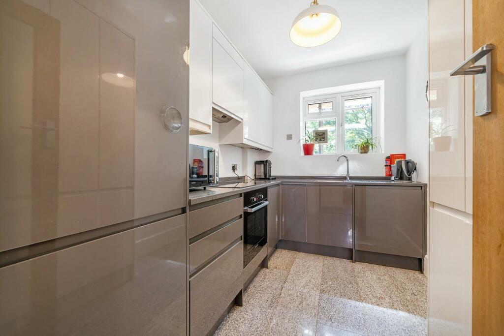 Kitchen.JPG