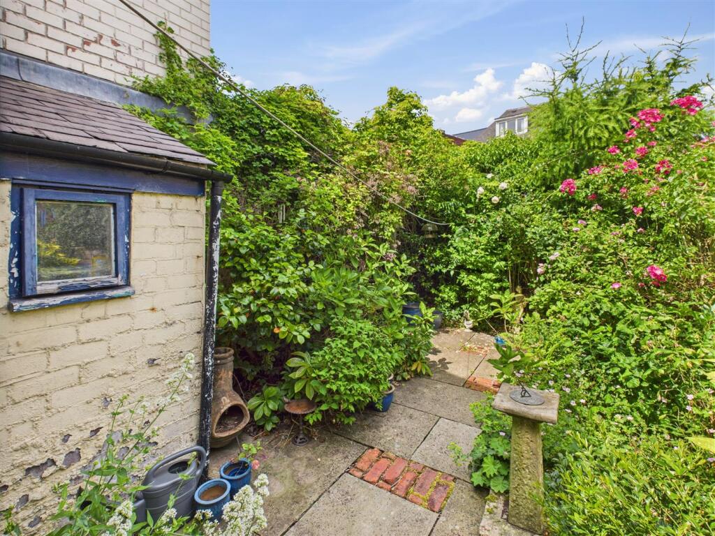 CAM02739G0-PR0266-STILL059.jpg