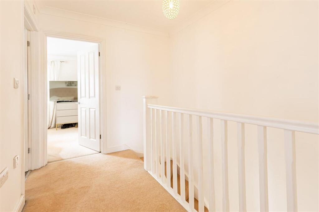 47 Upland Rd   (15).jpg