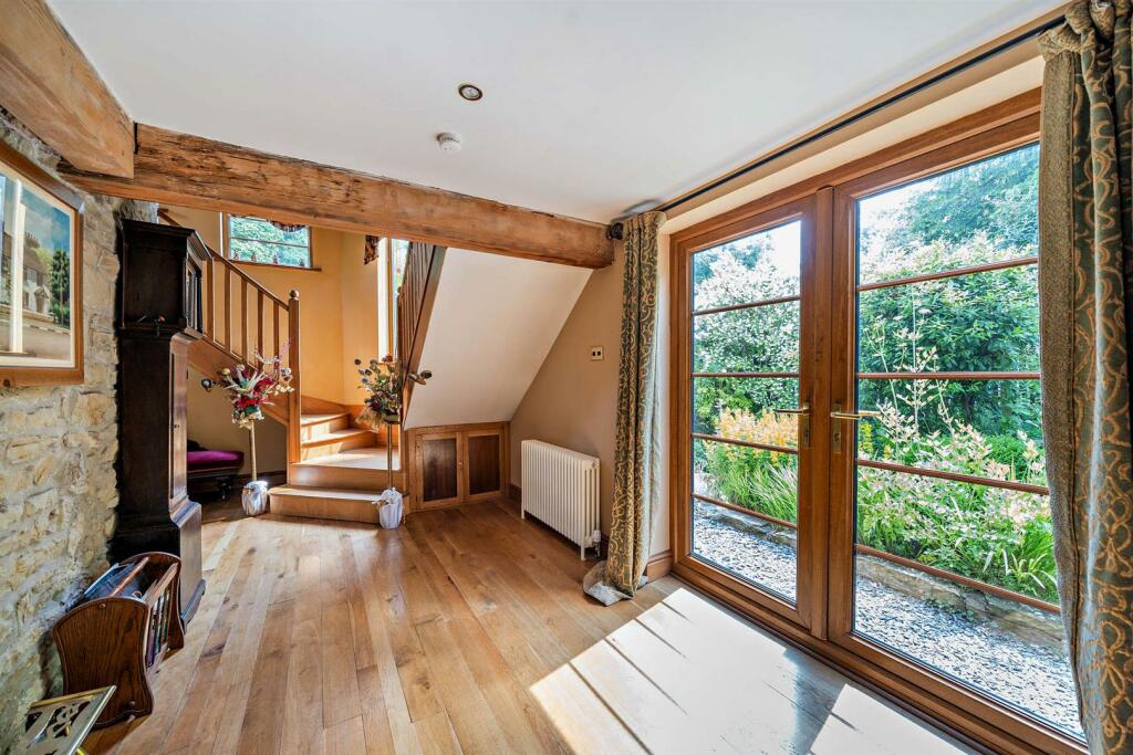 8558170-interior10-800.jpg