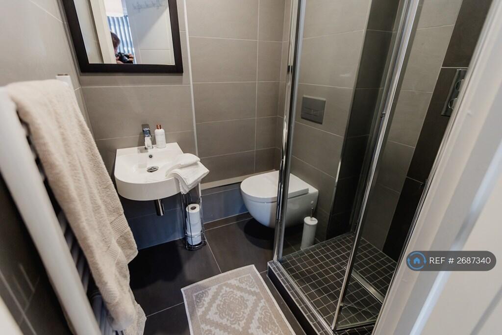 En-Suite Bathroom