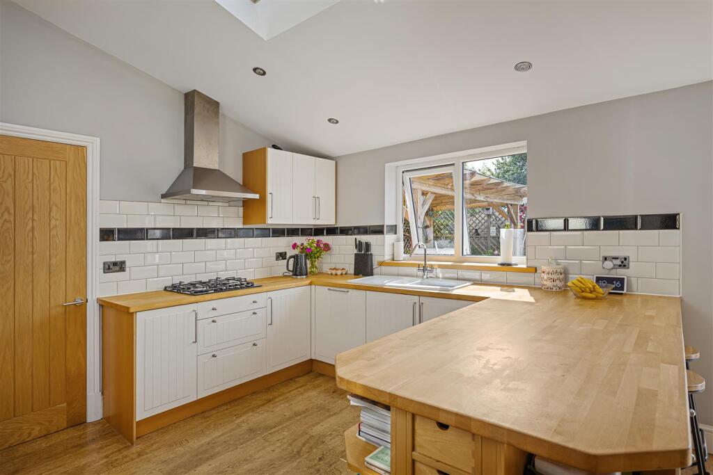 554_Huntington_Road_31.jpg