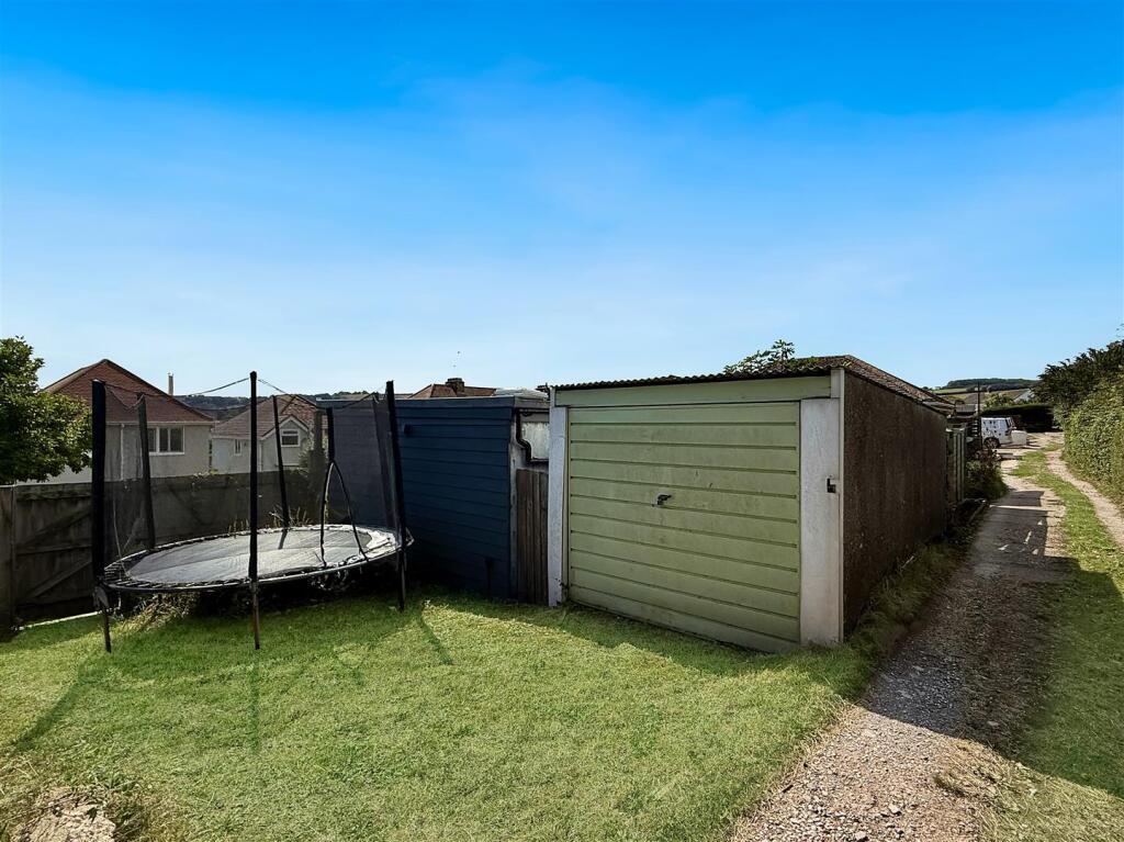 Garage &amp; Parking.JPG