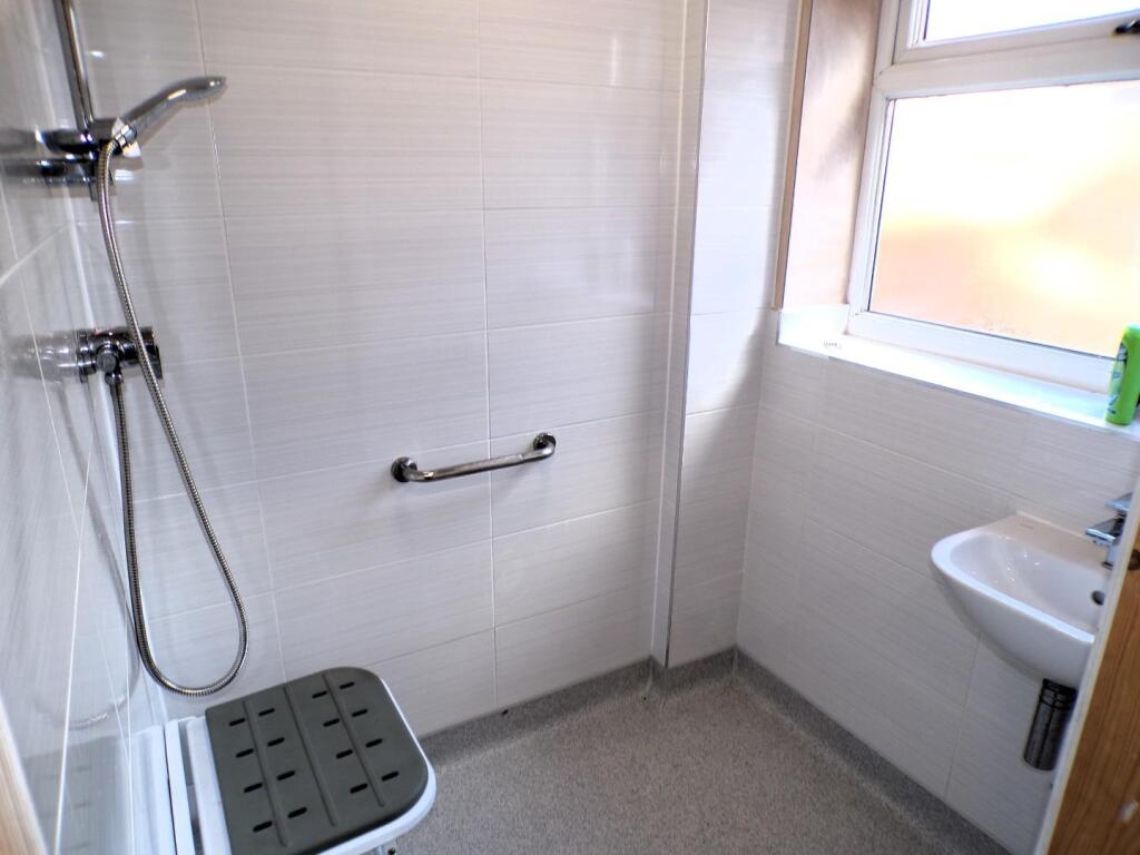 WestminsterRd25shower.JPG