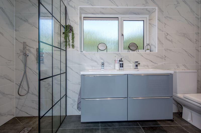 En suite shower room