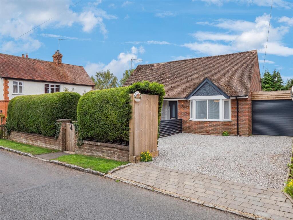 Bushmead Road, Whitchurch