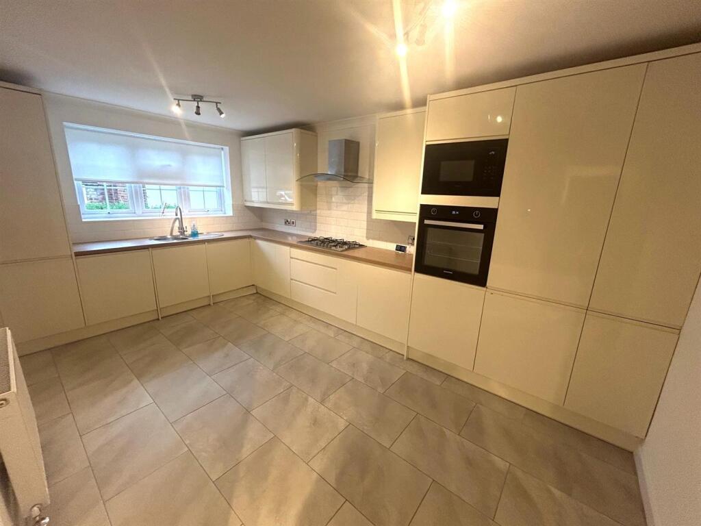 kitchen 1.jpg