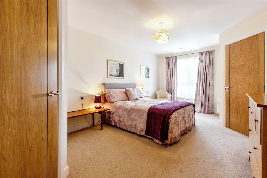 En-suite Bedroom.jpg