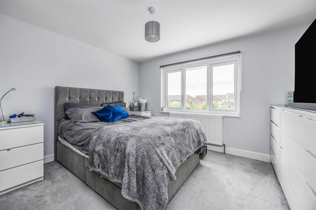 46 Kingscote Road, Waterlooville-Small-PorticoMark