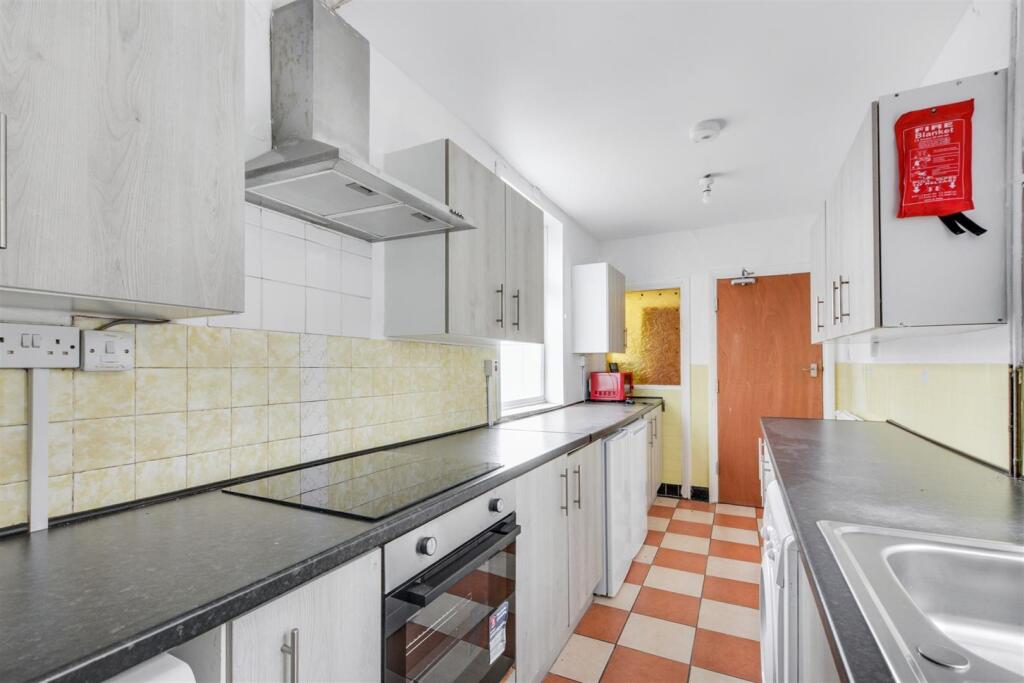 Kitchen_2.jpeg