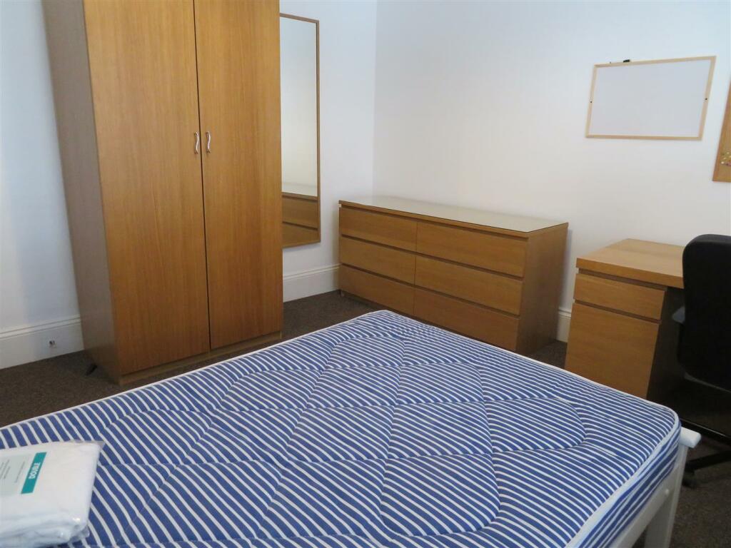 103 Manners Bed3a.JPG