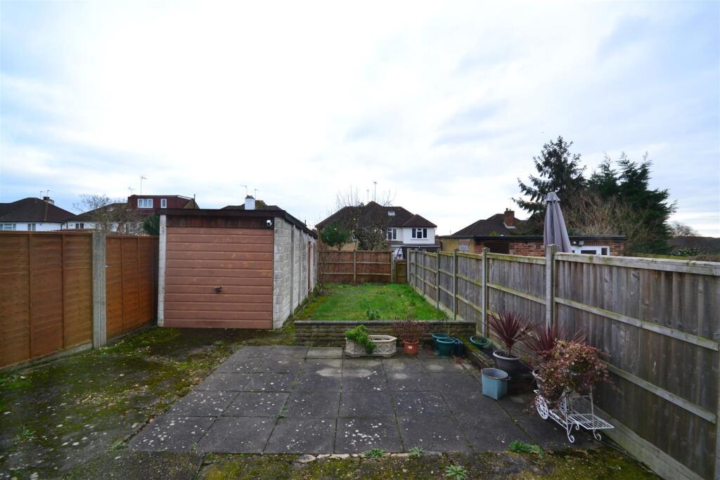 8 Beechcroft garden 1.JPG