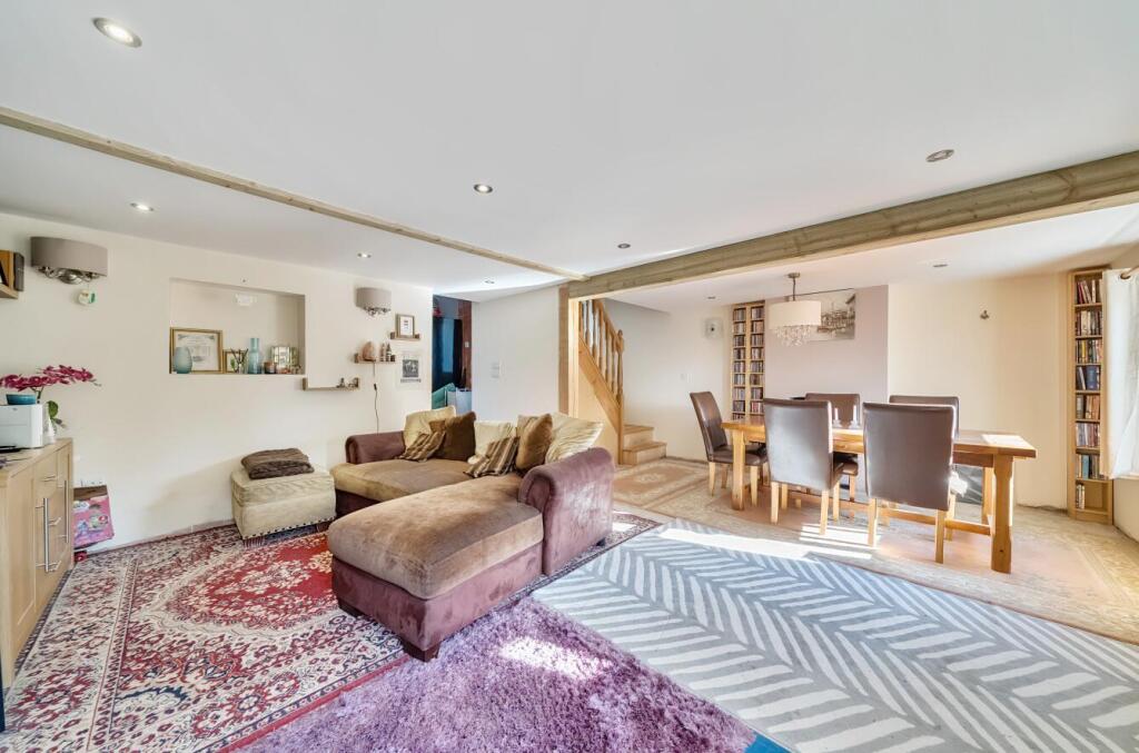 67c6b7f277a02-l-1249985 (2) (1).jpg