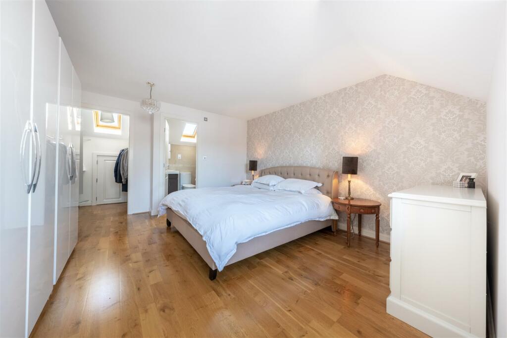 Master Bedroom (1).jpg