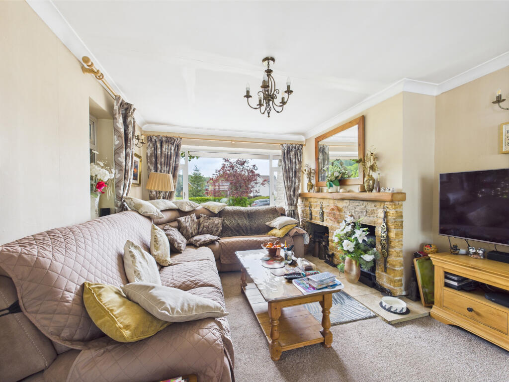 CAM01354G0-PR0500-STILL004