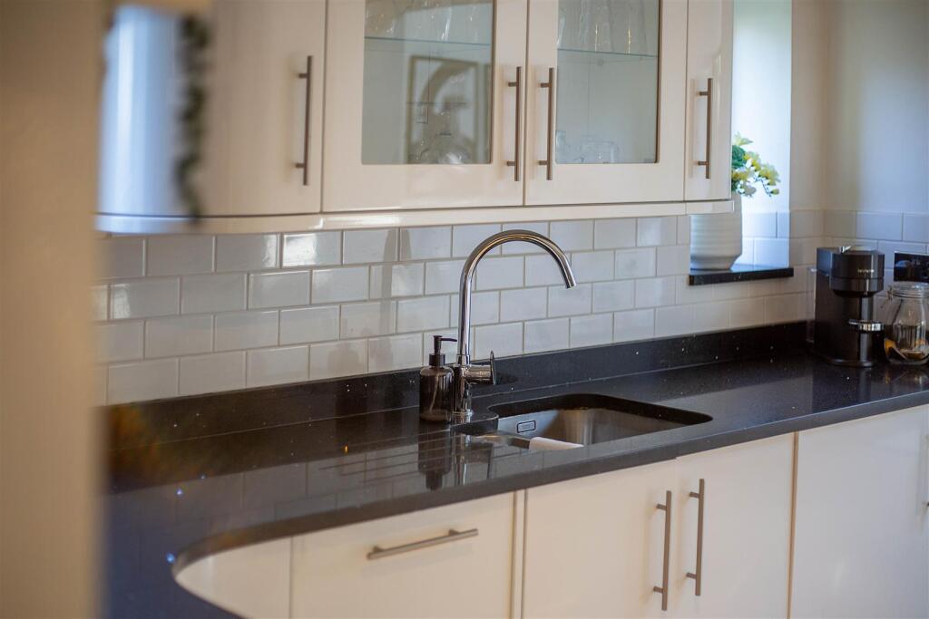 31--LINDEN-CLOSE-0034 copy.jpg