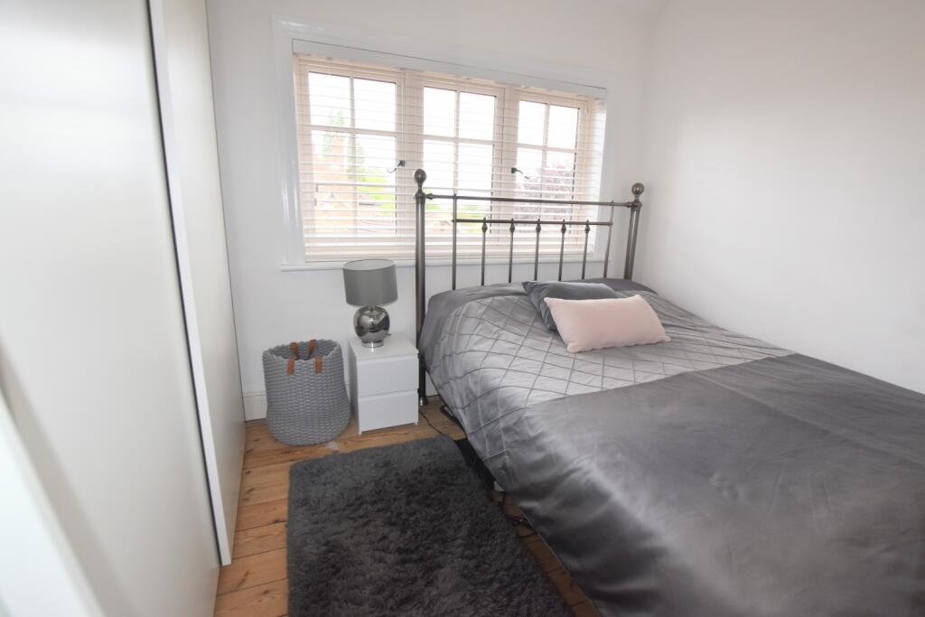 38 Mill Street main bedroom