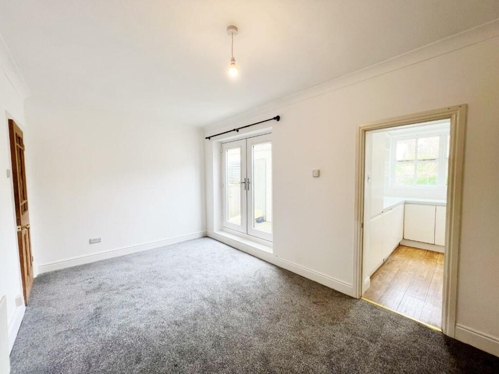 Dining Room pic 2.jpg