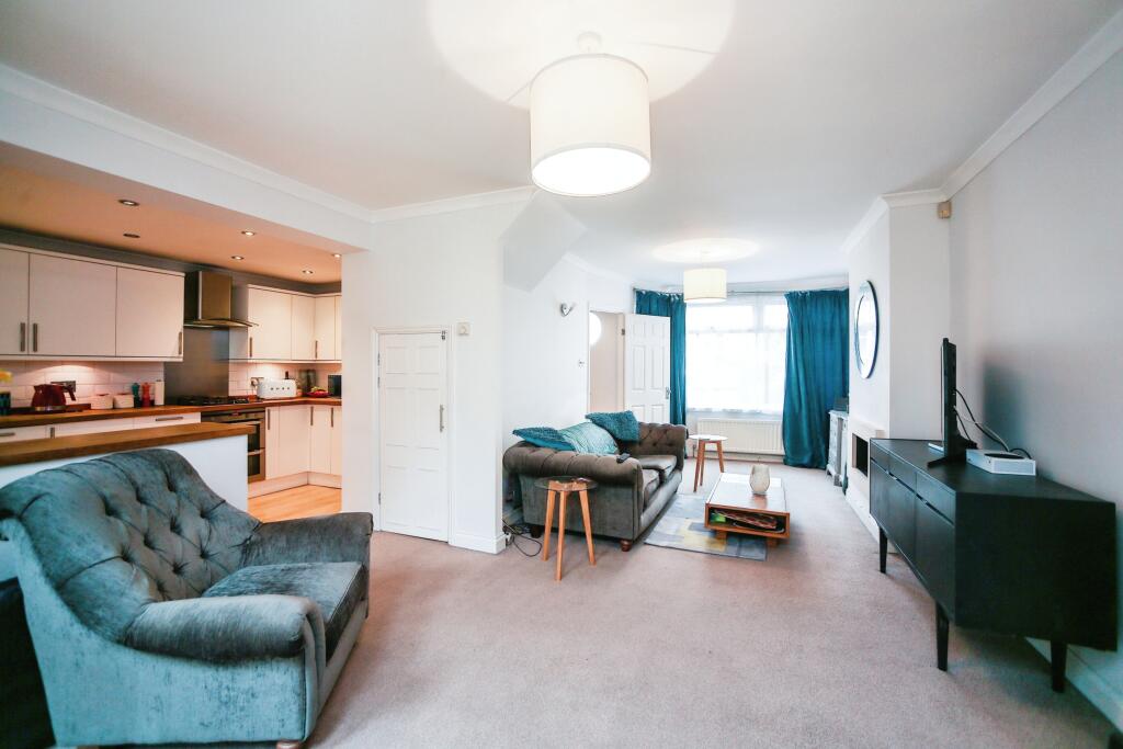 Lounge/Dining Room
