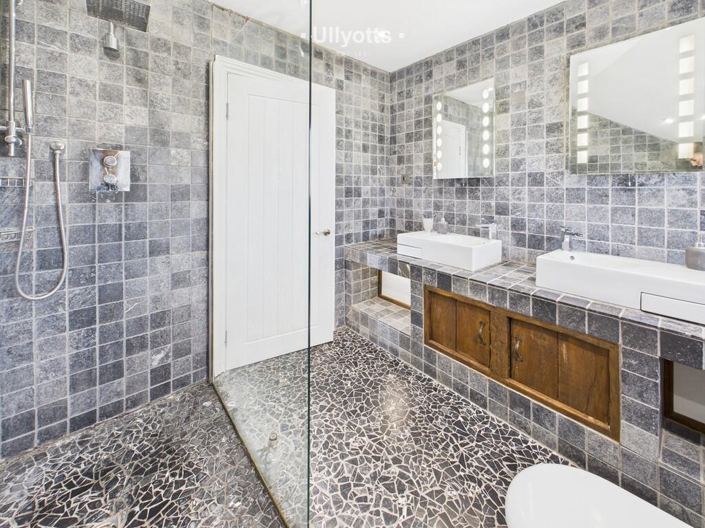 Master Ensuite