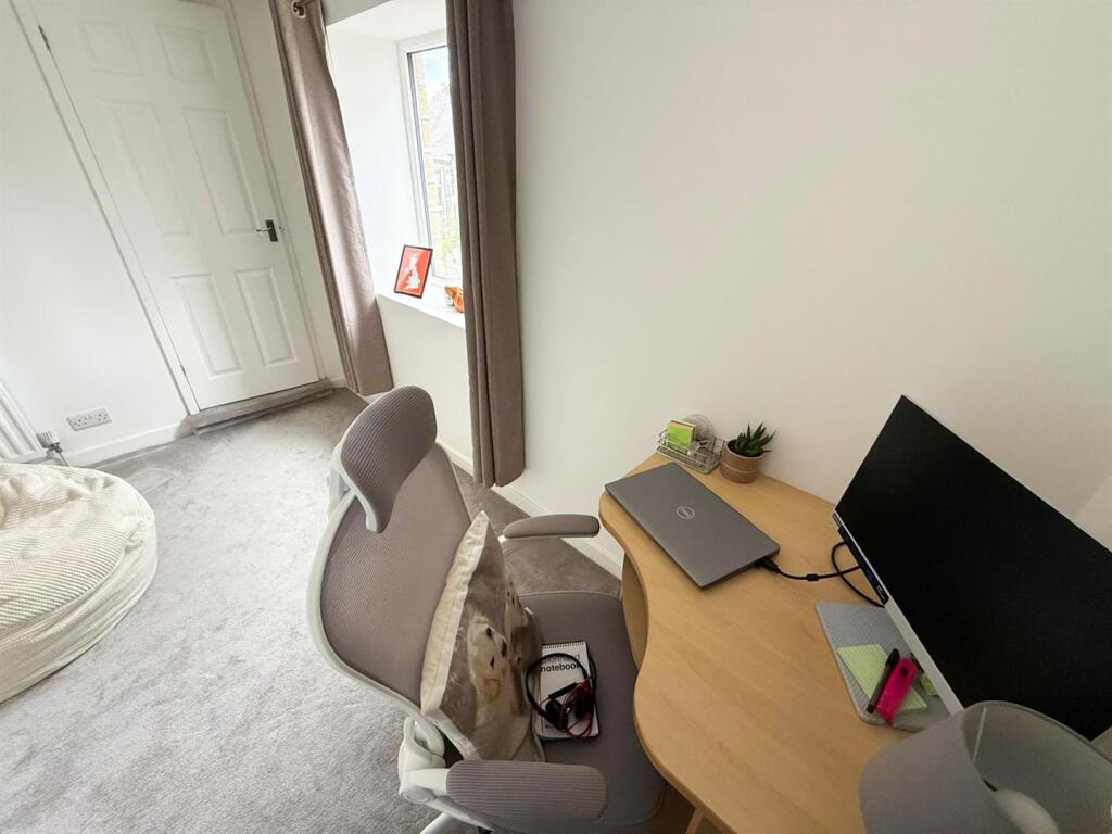 Two bedroom end terrace in Steeton (12).jpg