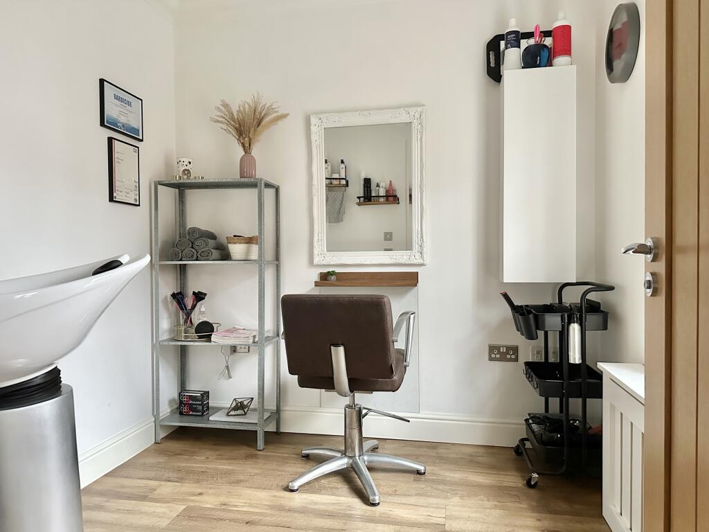 Office:Salon