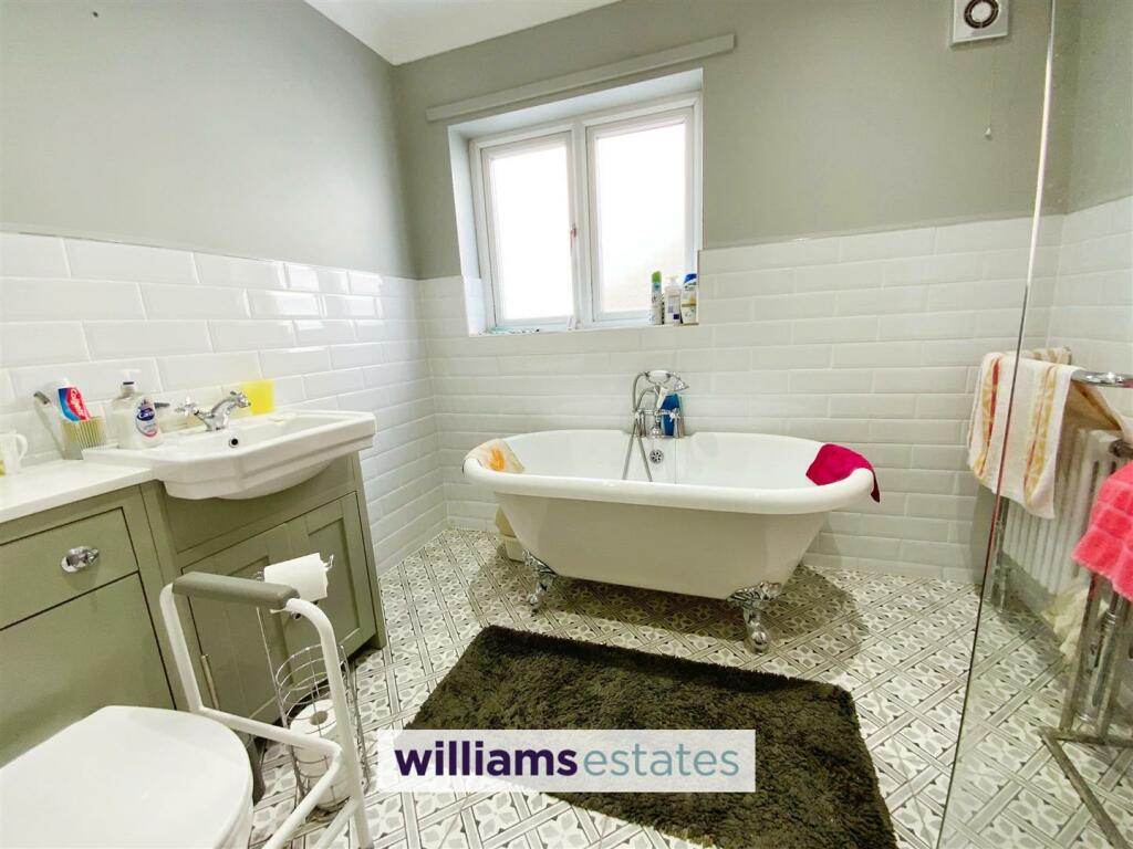 luxury bathroom