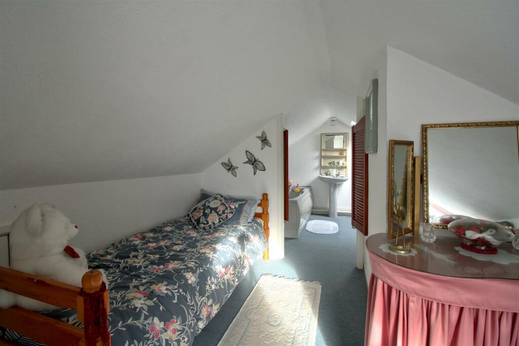 Bedroom area / Dressing room