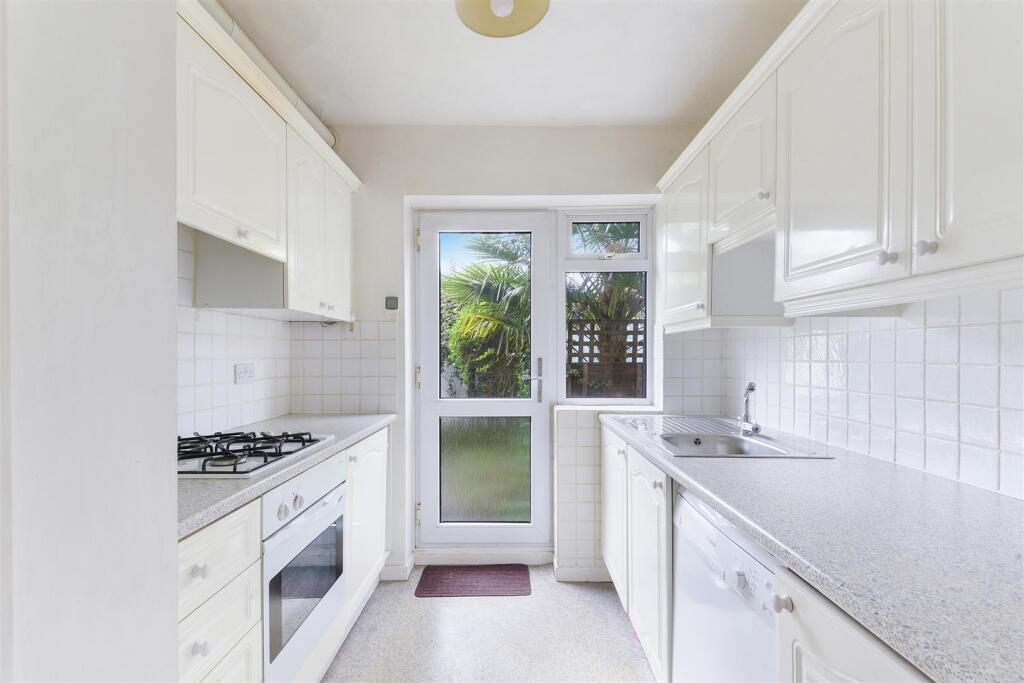 COURTLANDS CRESENT,37- (9).jpg